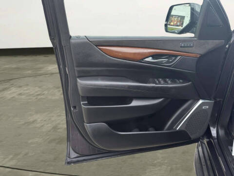 2018 Cadillac Escalade Luxury