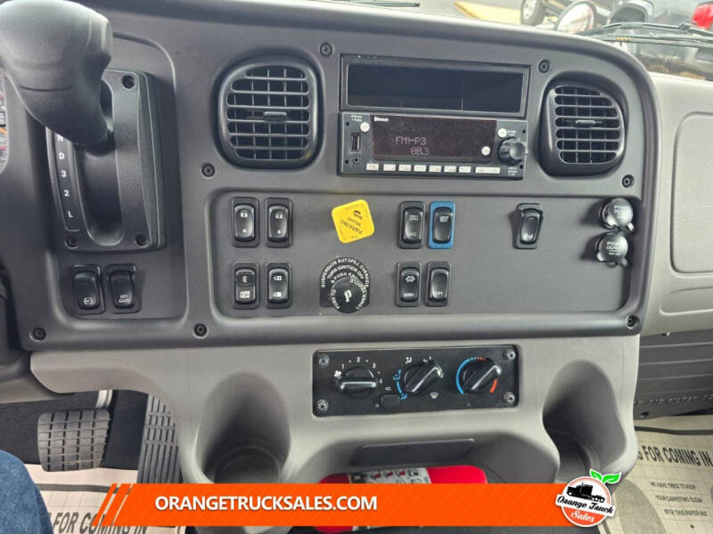 2023 Freightliner M2 106