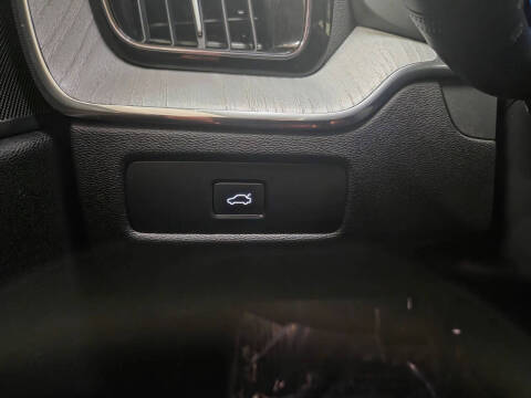 2025 Volvo XC60 B5 Plus Dark Theme