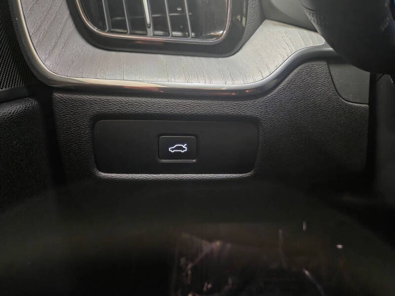 2025 Volvo XC60 B5 Plus Dark Theme