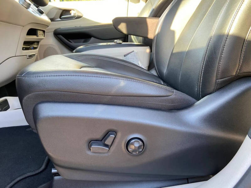 2022 Chrysler Pacifica Touring L