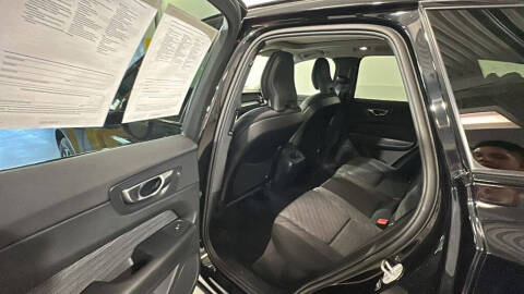 2024 Volvo XC60 B5 Core Dark Theme