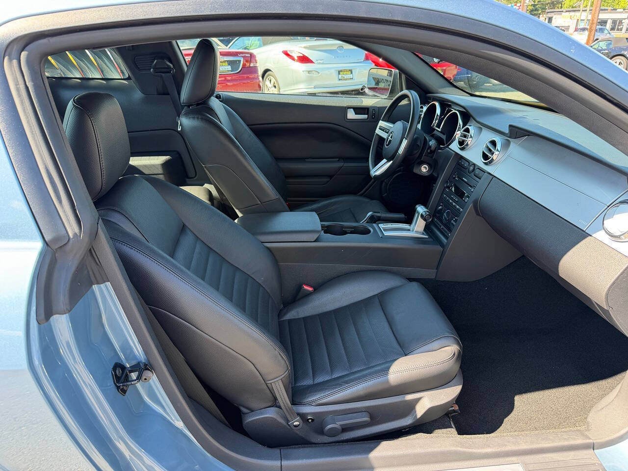 2005 Ford Mustang 14