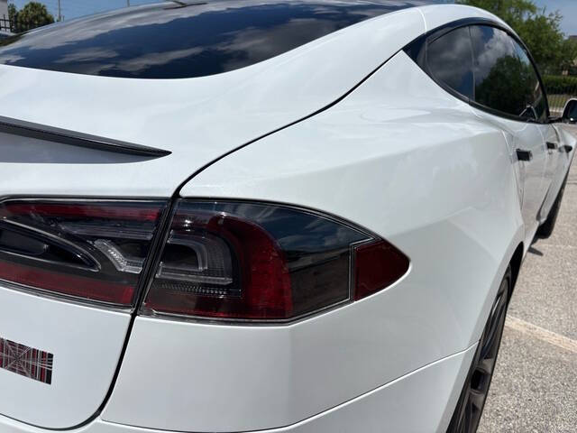 2022 Tesla Model S 15