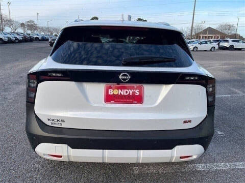 2025 Nissan Kicks SR