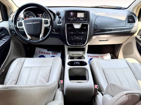 2014 Chrysler Town and Country Touring-L