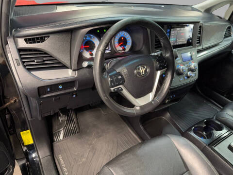 2016 Toyota Sienna SE 8-Passenger