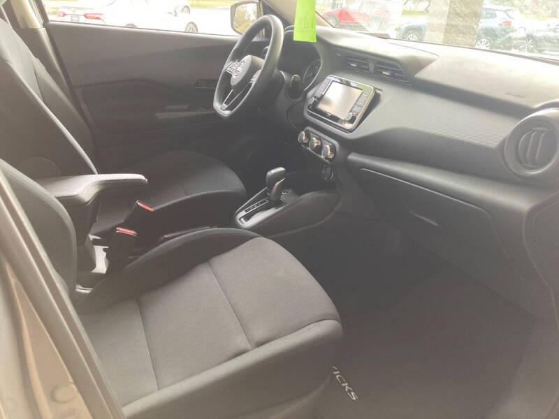 2025 Nissan Kicks Play S