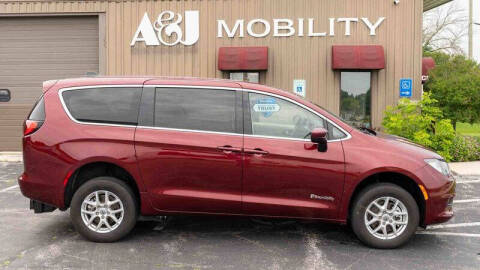 2022 Chrysler Voyager LX