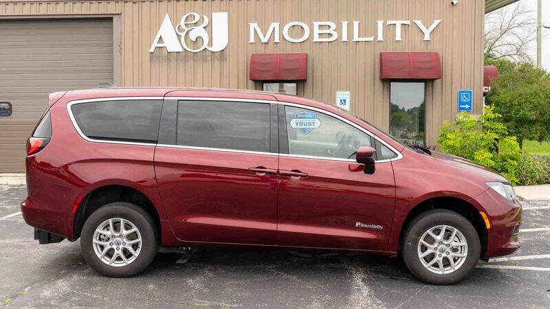 2022 Chrysler Voyager LX