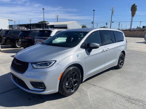 2023 Chrysler Pacifica Plug-In Hybrid for sale at Autos by Jeff Tempe in Tempe AZ