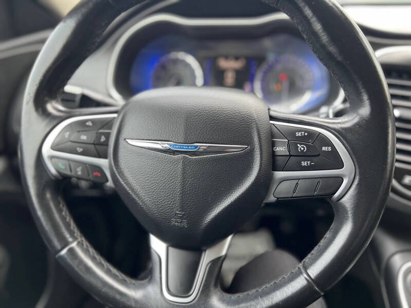 2017 Chrysler 200 Limited