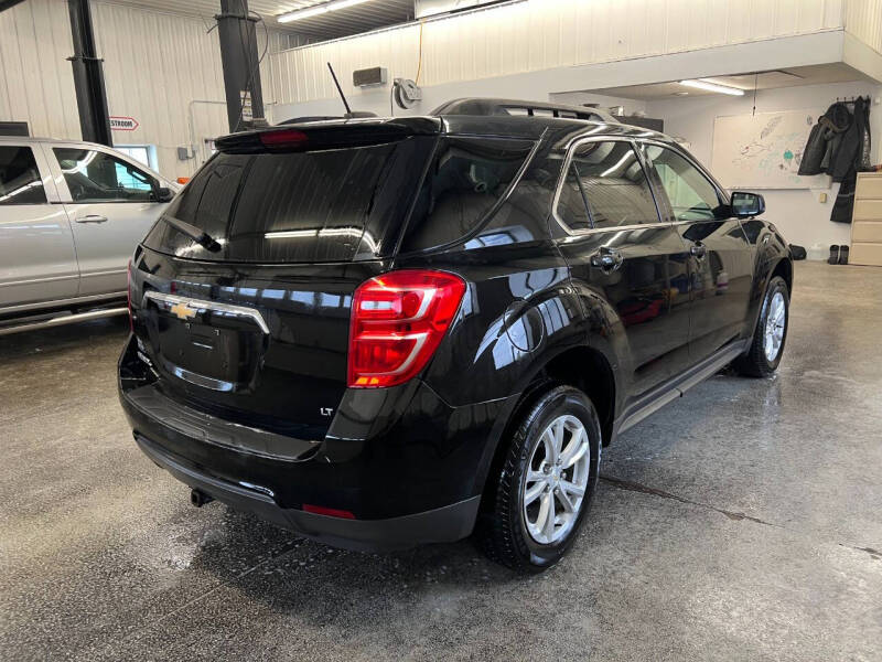 2017 Chevrolet Equinox LT photo 4