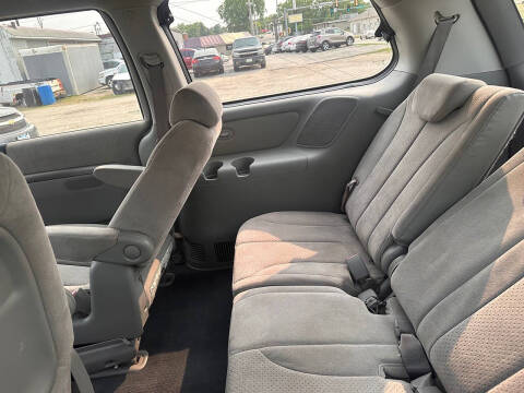 2008 Hyundai Entourage GLS