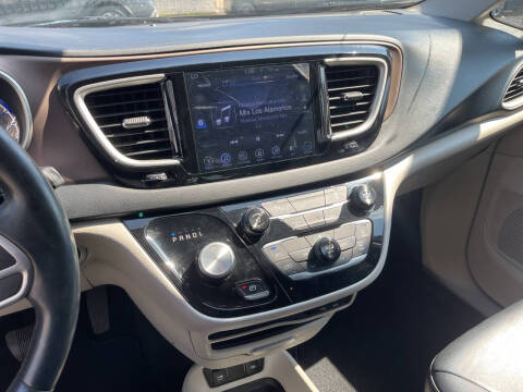 2017 Chrysler Pacifica Touring-L