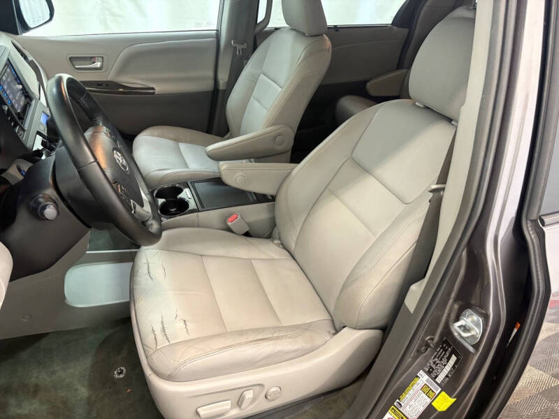2016 Toyota Sienna XLE 7-Passenger