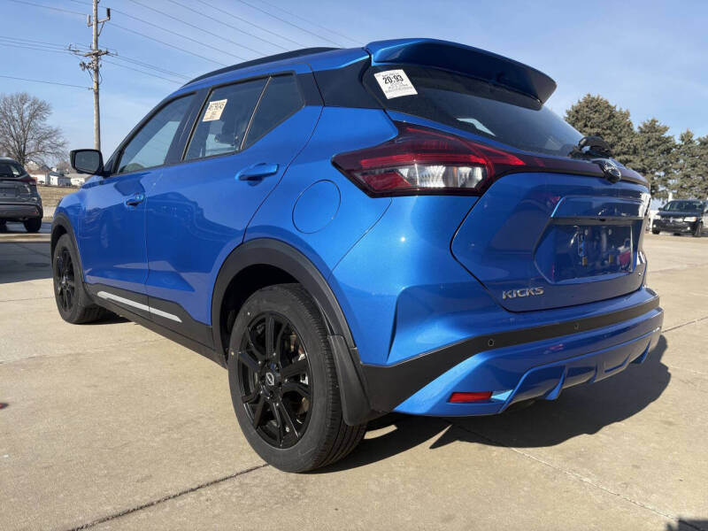 2023 Nissan Kicks SR