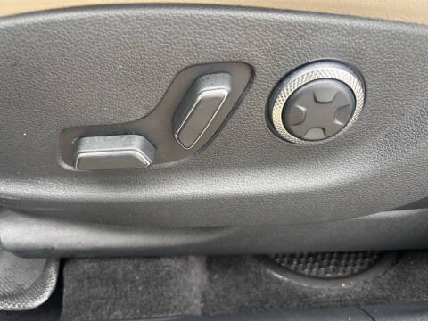 2023 Genesis GV70 2.5T Standard