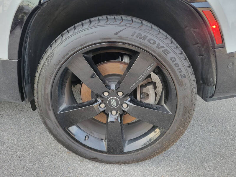 2024 Land Rover Defender 130 P400 X-Dynamic SE