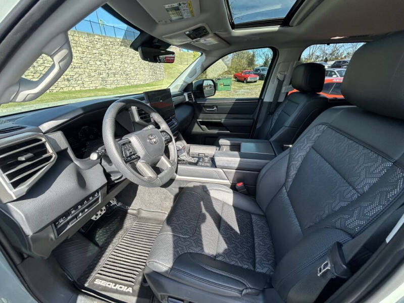 2023 Toyota Sequoia SR5