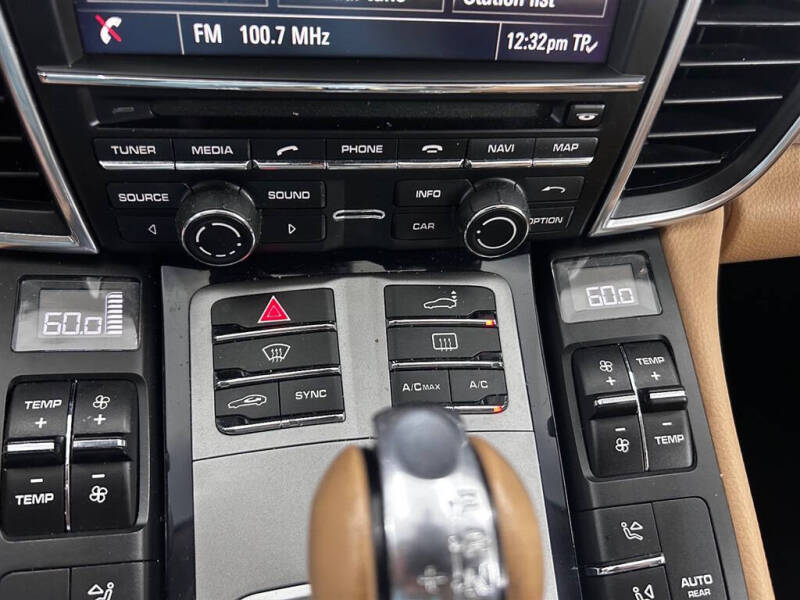 2016 Porsche Panamera 4