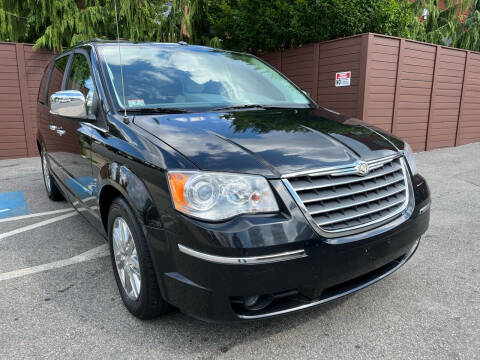 2009 Chrysler Town and Country for sale at KG MOTORS in West Newton MA