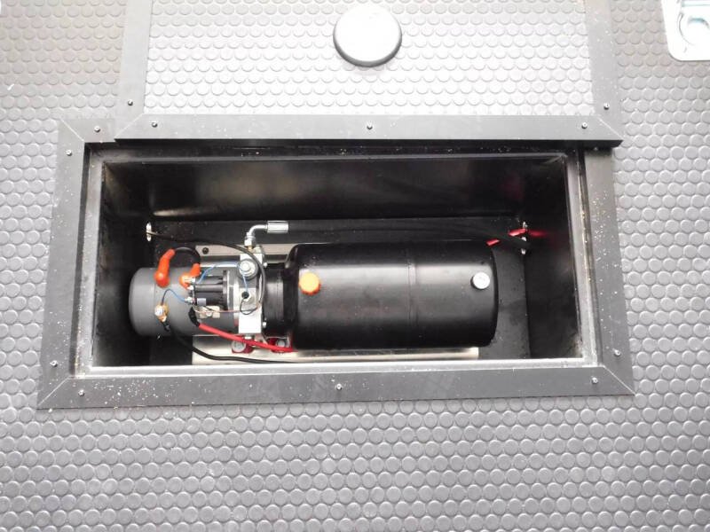 2025 United Trailers USH 32' Stacker Loaded