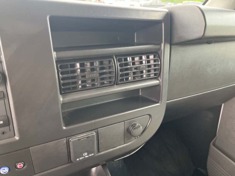 2025 Chevrolet Express LS 3500