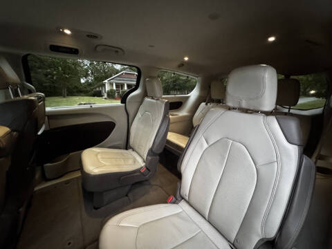 2017 Chrysler Pacifica Touring-L Plus