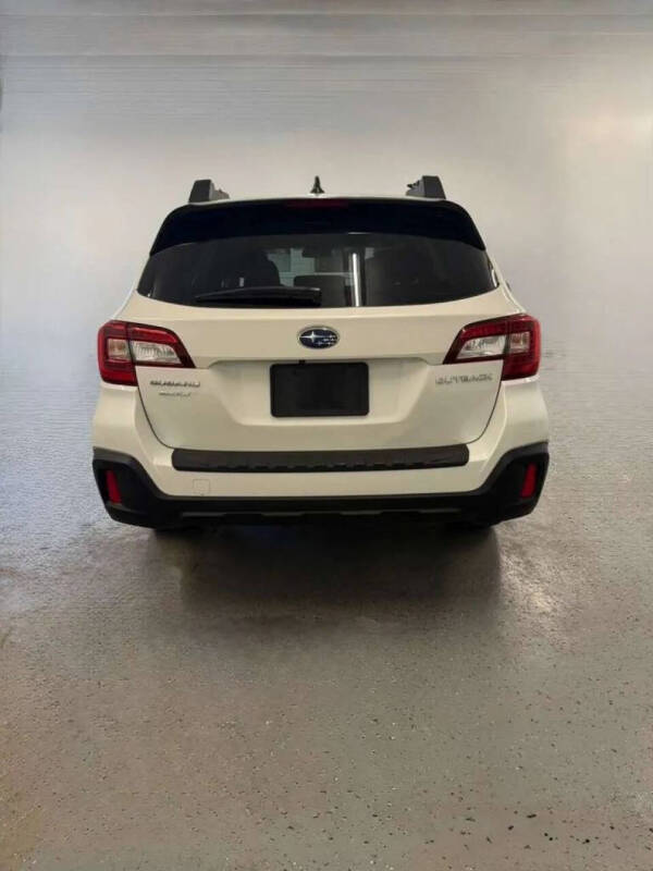 2018 Subaru Outback 2.5i Premium