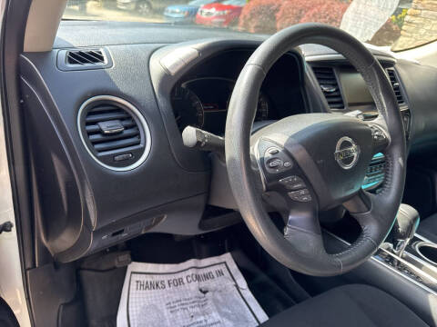 2016 Nissan Pathfinder SV