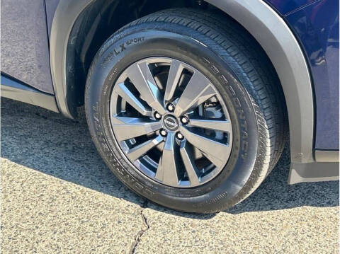 2022 Nissan Pathfinder SV