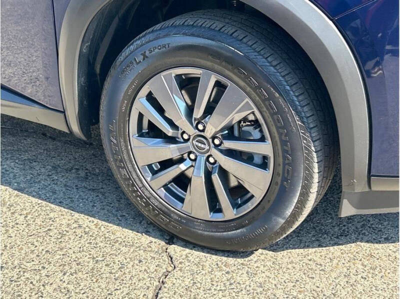 2022 Nissan Pathfinder SV