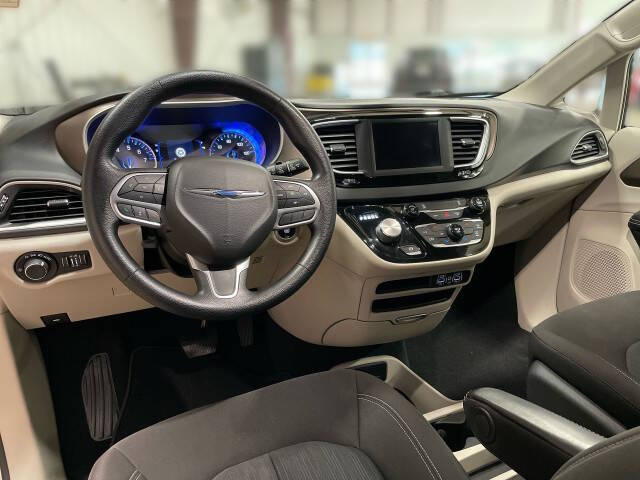 2021 Chrysler Voyager LX