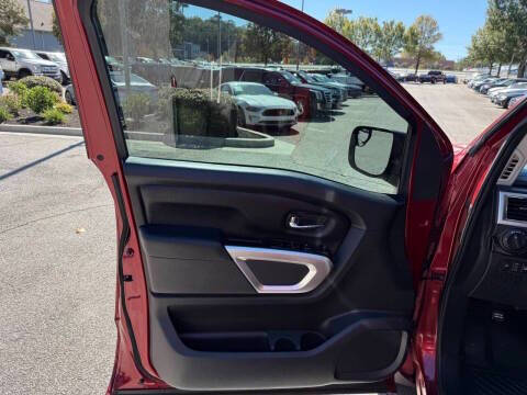 2017 Nissan Titan SV