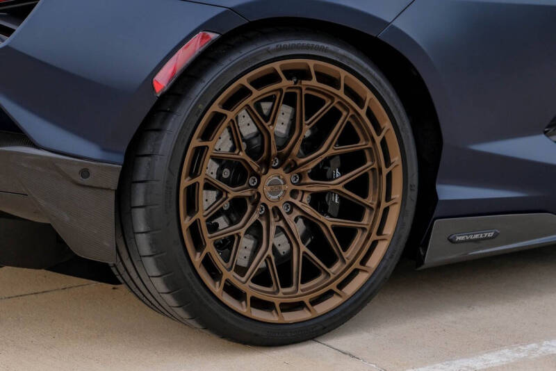 2025 Lamborghini Revuelto