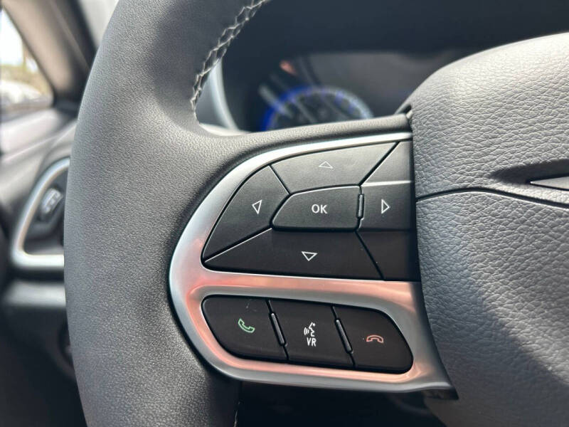 2027 Chrysler Pacifica LX