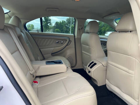 2016 Ford Taurus SEL
