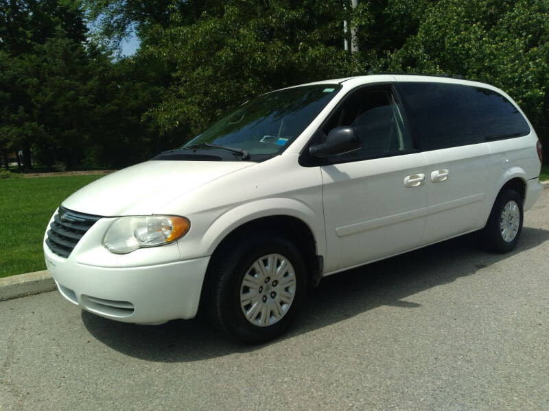 2005 Chrysler Town and Country For Sale In New York, NY - Carsforsale.com®