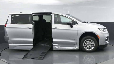 2024 Chrysler Pacifica Touring