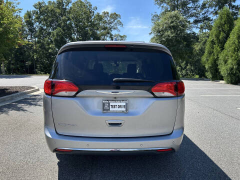 2017 Chrysler Pacifica Touring-L