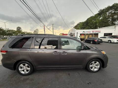 2011 Toyota Sienna LE 8-Passenger