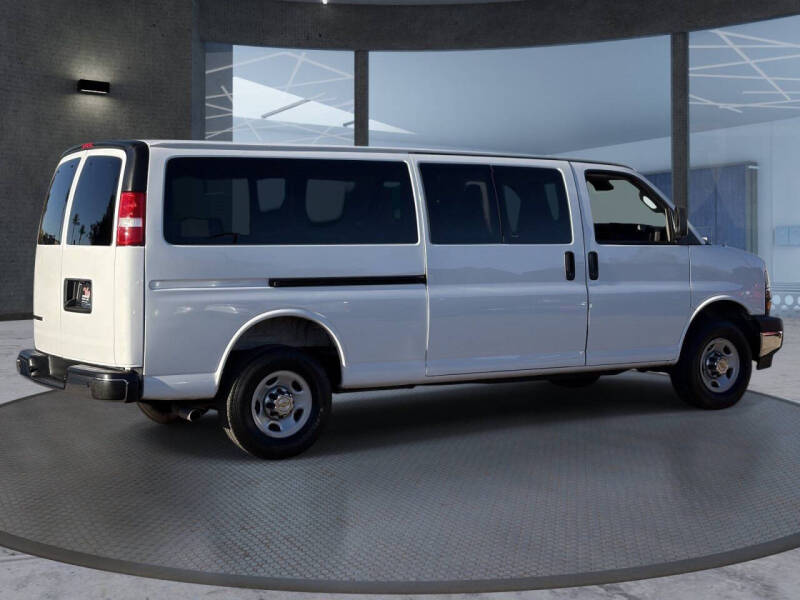 2025 Chevrolet Express LT 3500