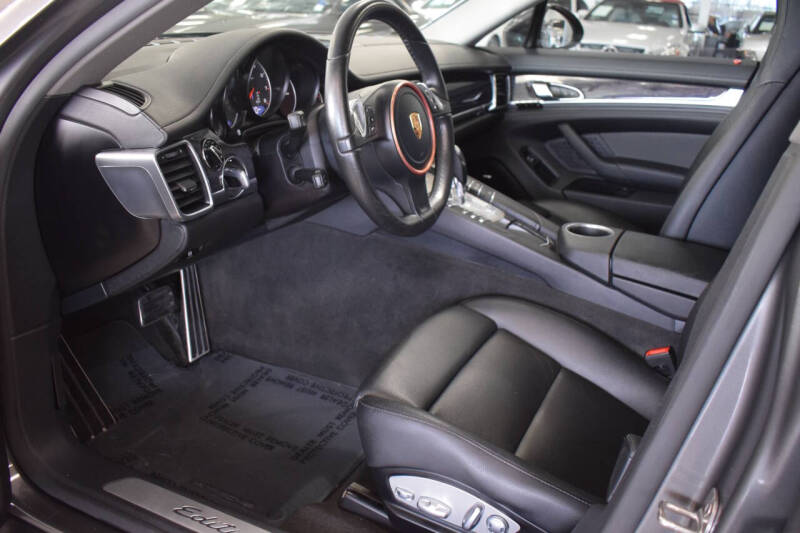 2016 Porsche Panamera Edition