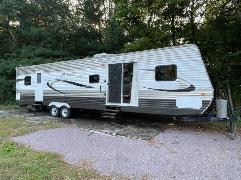 2014 Zinger by Crossroads 39-DB for sale at The Car Store in Milford MA