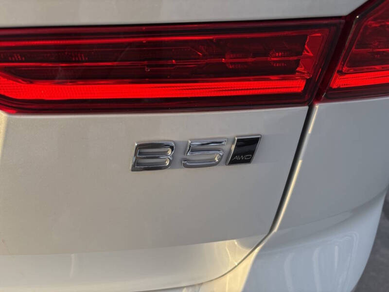 2025 Volvo XC60 B5 Plus Dark Theme