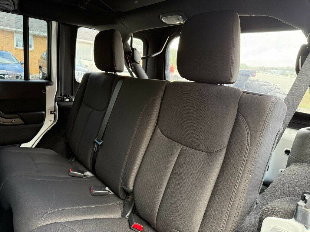 2015 Jeep Wrangler Unlimited 37