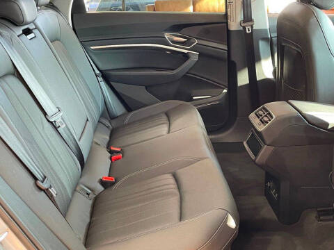 2022 Audi e-tron quattro Premium Plus