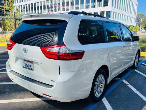 2017 Toyota Sienna XLE 8-Passenger