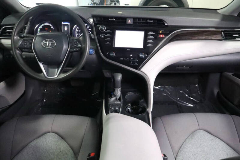 2020 Toyota Camry Hybrid LE